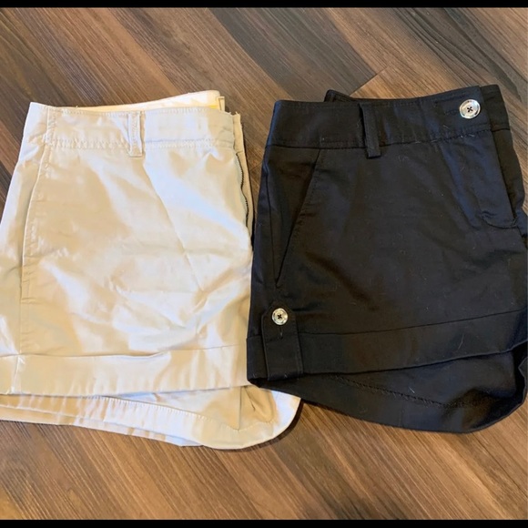 Set of Women’s Fashion Shorts - Picture 2 of 6